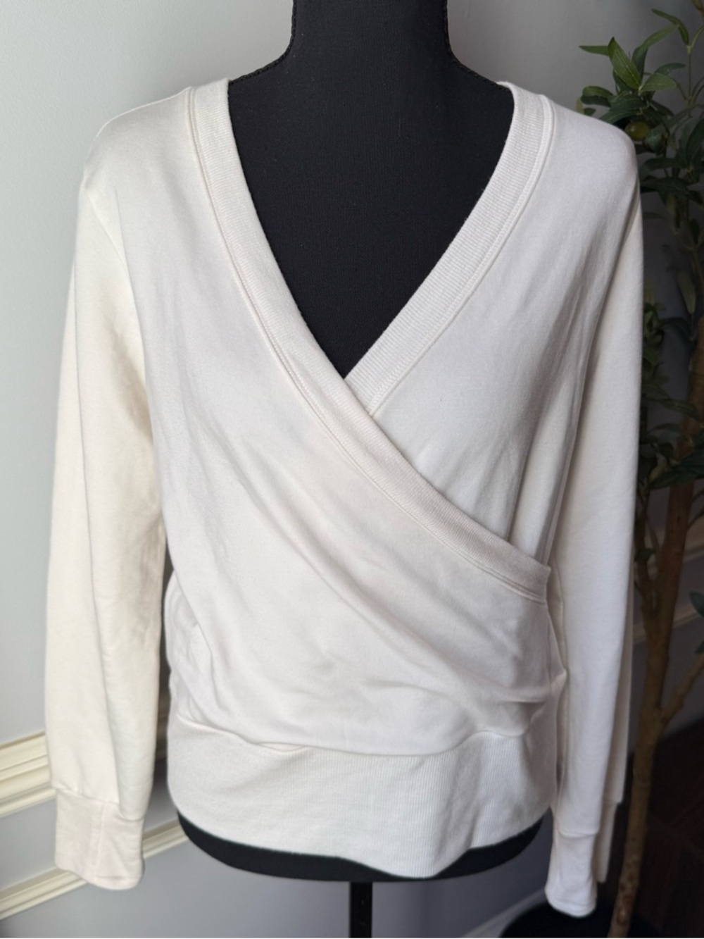 Athleta Cream Wrap Sweatshirt‎ Crossover V Neck Lyocell Soft Pullover Small